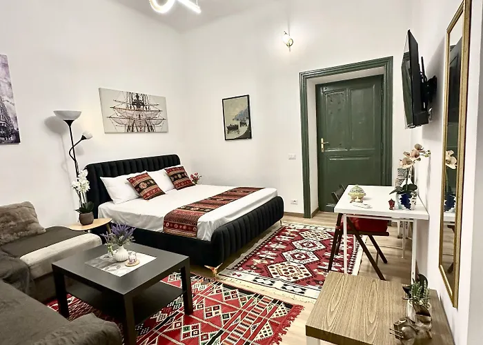 לינה וארוחת בוקר Caserina Lux 2*