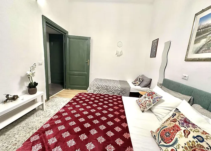 לינה וארוחת בוקר Caserina Lux 2*